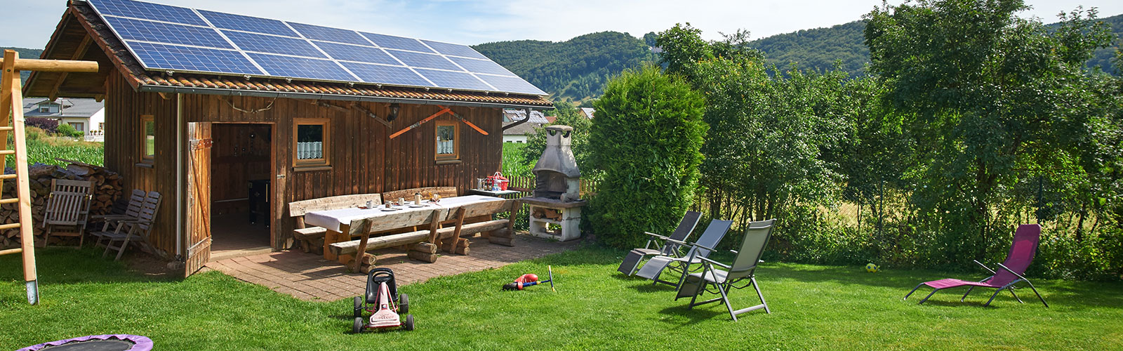 Garten mit  Grillhütte 